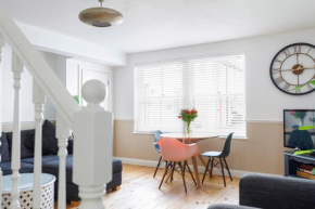 Beachfront Getaway 2-Bedroom House with FREE Private Parking & Patio